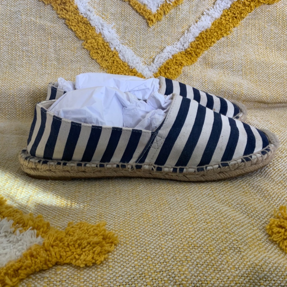 J.Crew Striped Espadrilles Flats Pull on White and Blue SIZE 8